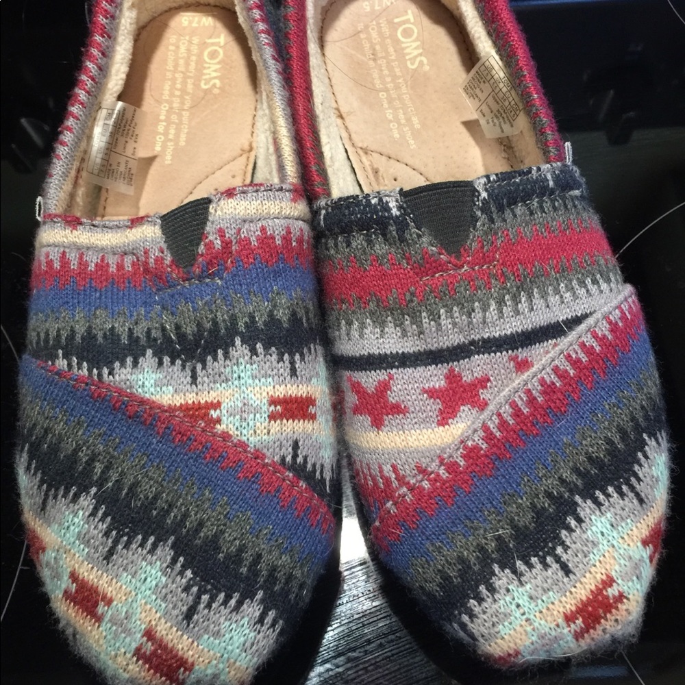 TOMS SHOES